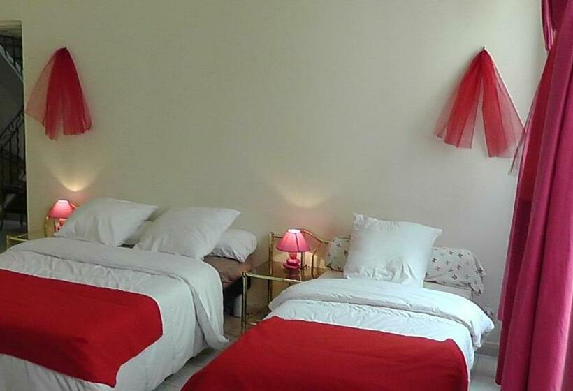 اتاق استاندارد سه نفره, Hôtel De La Renaissance