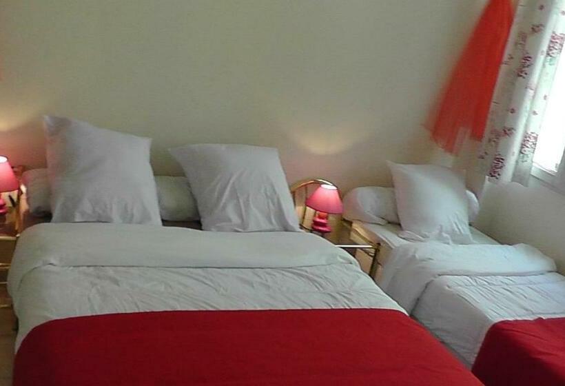 اتاق استاندارد سه نفره, Hôtel De La Renaissance