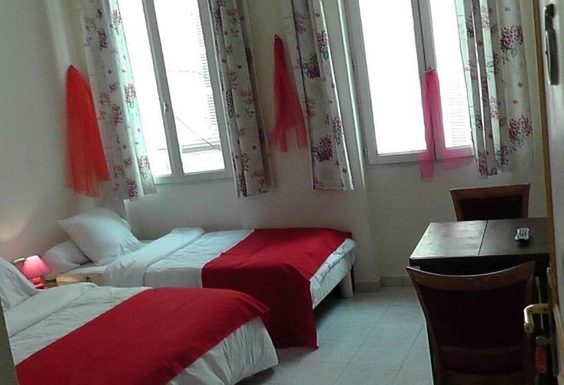 اتاق استاندارد سه نفره, Hôtel De La Renaissance