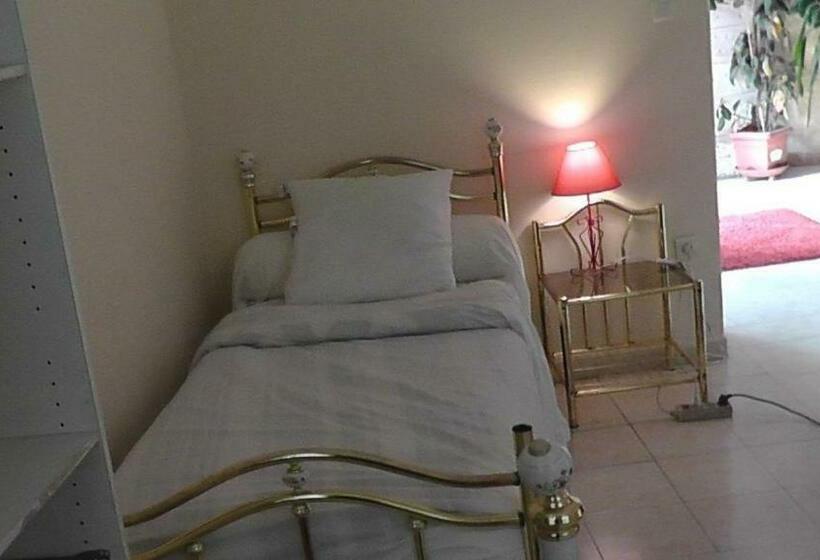 اتاق استاندارد یک نفره, Hôtel De La Renaissance