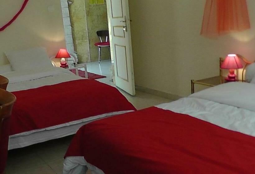 اتاق خانوادگی, Hôtel De La Renaissance