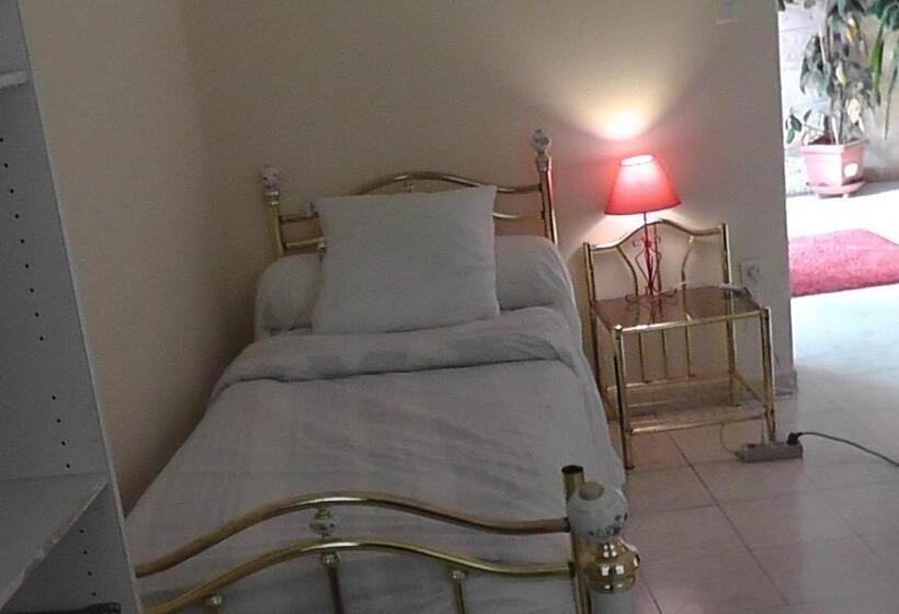 اتاق استاندارد یک نفره, Hôtel De La Renaissance