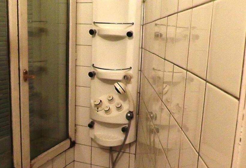 اتاق خانوادگی, Hôtel De La Renaissance