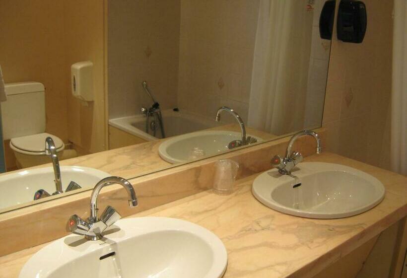 Номер Стандарт, Hôtel Le Lacuzon