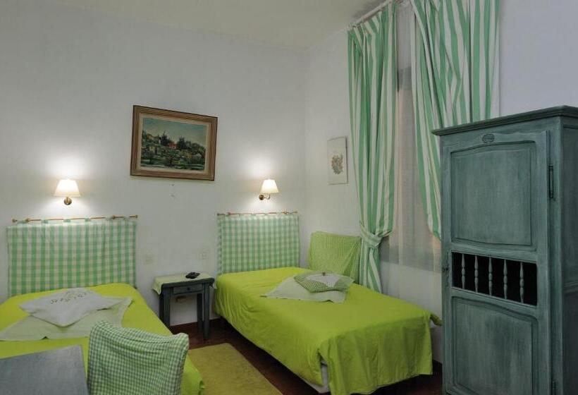 스탠다드 룸, Hôtel Restaurant L'aiglon