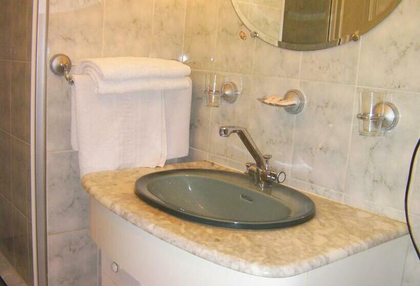 スタンダードトリプルルーム, Hôtel Restaurant Le Rouffillac