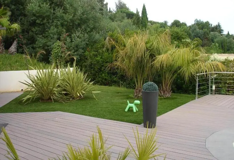 Superior-huone, Villa Louancelie B&b