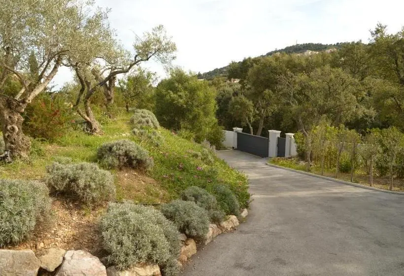 Superior-huone, Villa Louancelie B&b