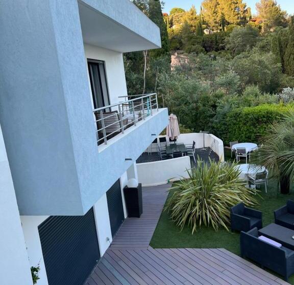 Номер Deluxe Вид на Море с Балконом, Villa Louancelie B&b