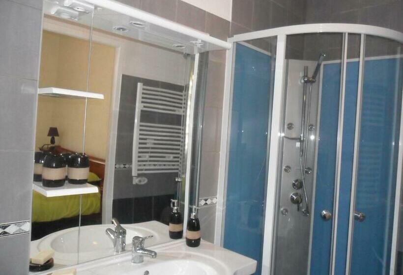 חדר סטנדרט, A La Grenouille Du Jura