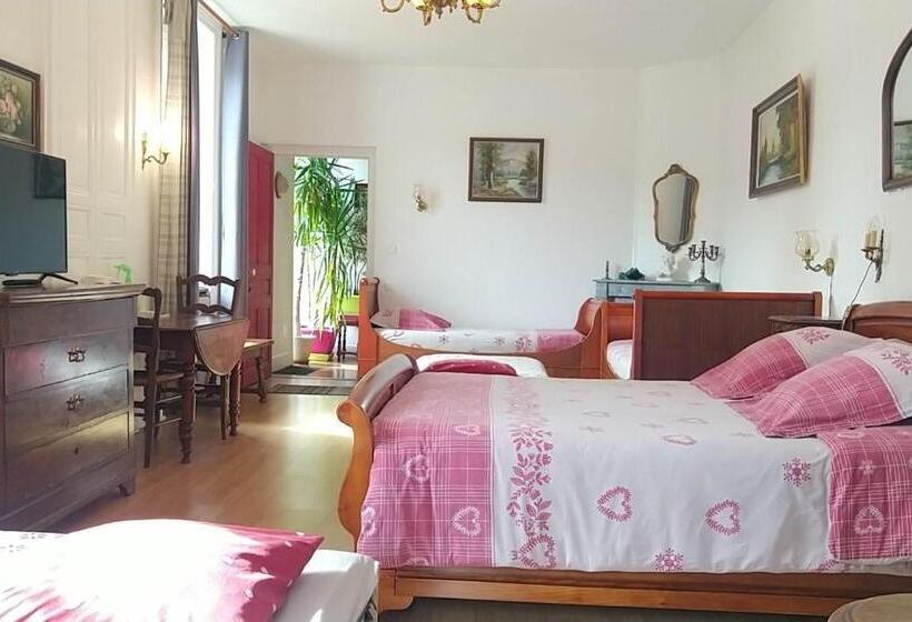 غرفة عائلية, A La Grenouille Du Jura