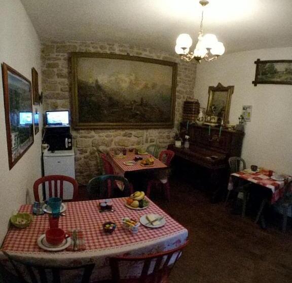 غرفة قياسية رباعية, A La Grenouille Du Jura