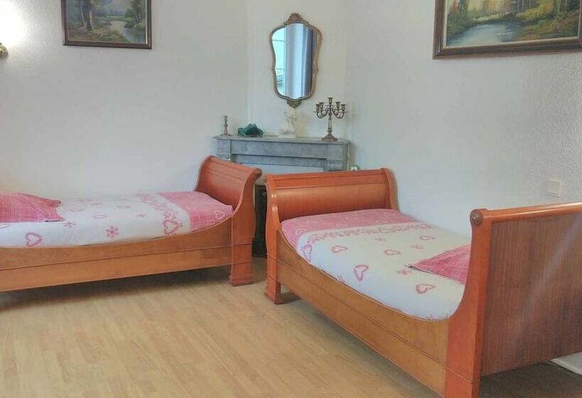 غرفة عائلية, A La Grenouille Du Jura