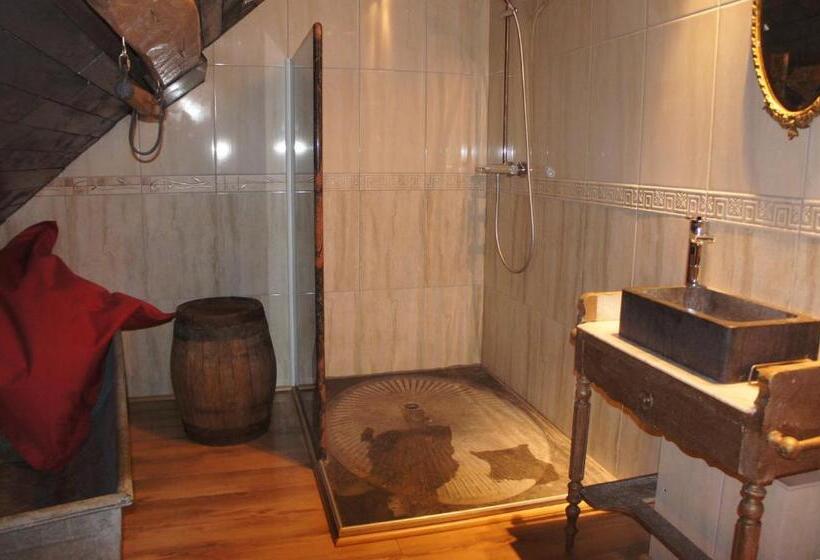 חדר רומנטי, Aux Logis De La Solre