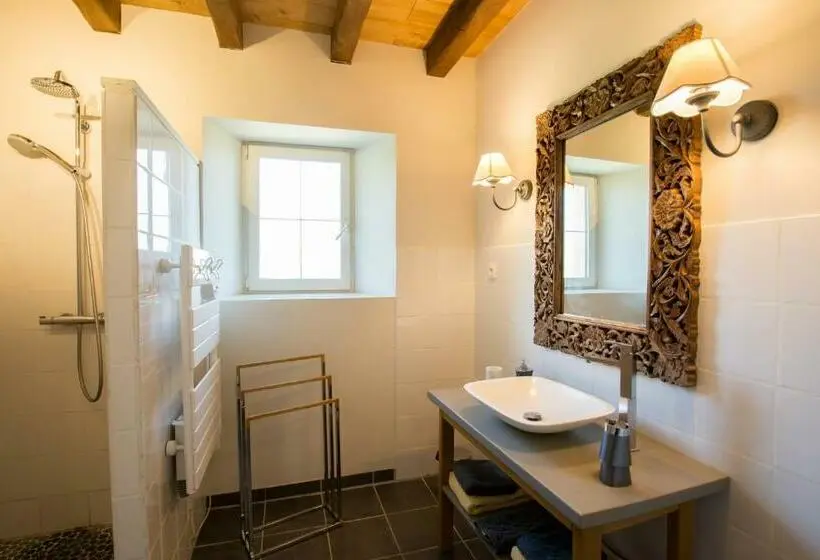 コンフォートルーム, Chambres D'hôtes L'oustralac