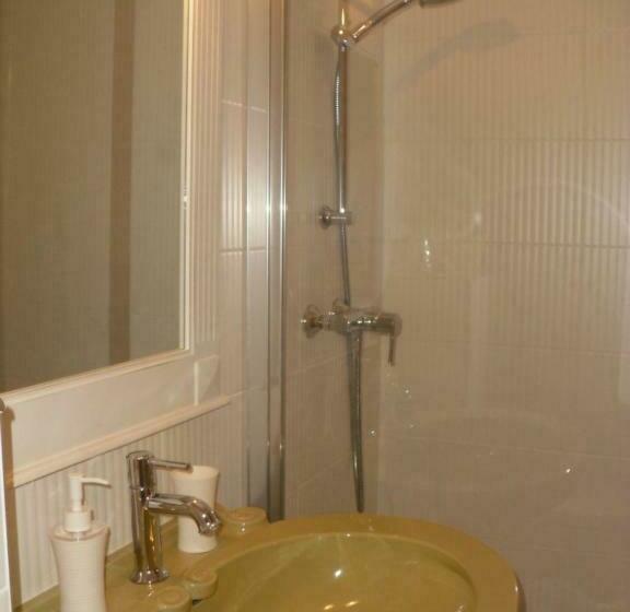 スタンダードルーム, La Dentellière