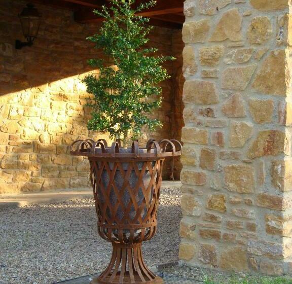 جناح, La Minauderie