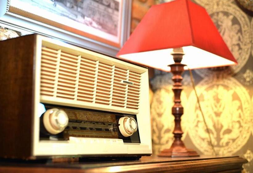 جناح, La Minauderie