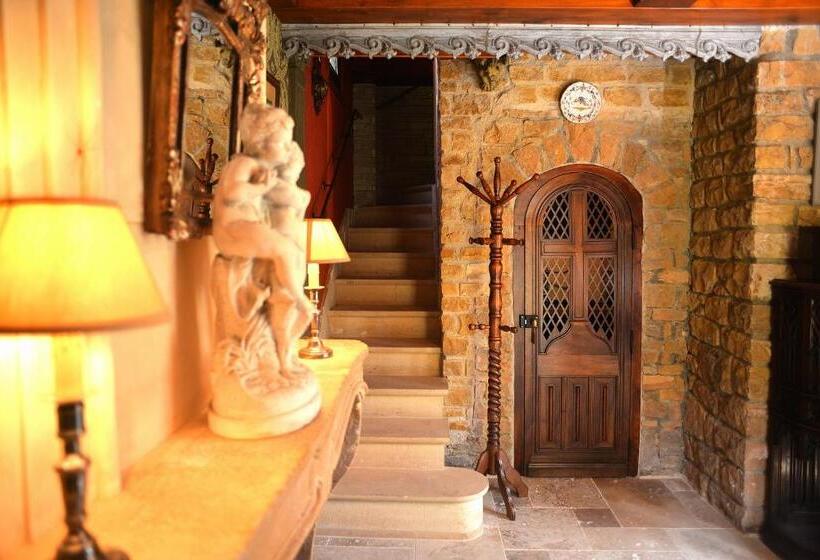 جناح, La Minauderie