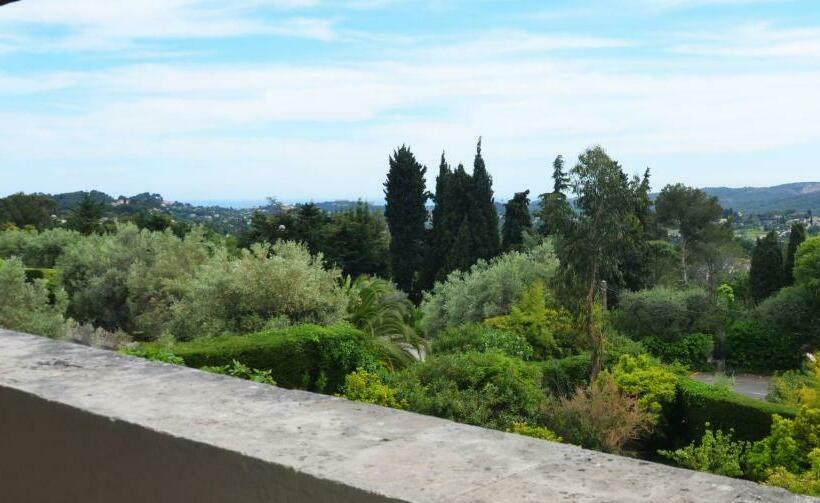 带阳台的高级房间, Les Orangers