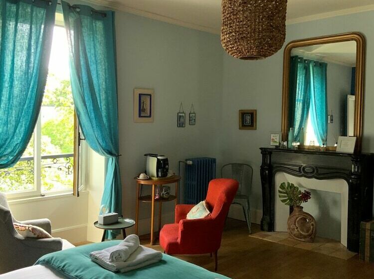 חדר משפחתי, Maison Volière