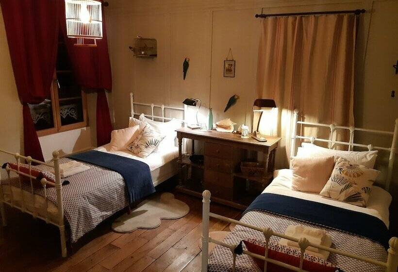 חדר משפחתי, Maison Volière