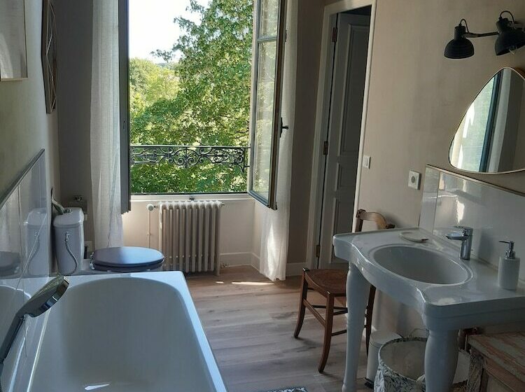 חדר משפחתי, Maison Volière