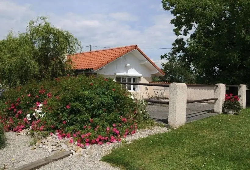 Talo 1 Makuuhuone, Domaine De Suzel