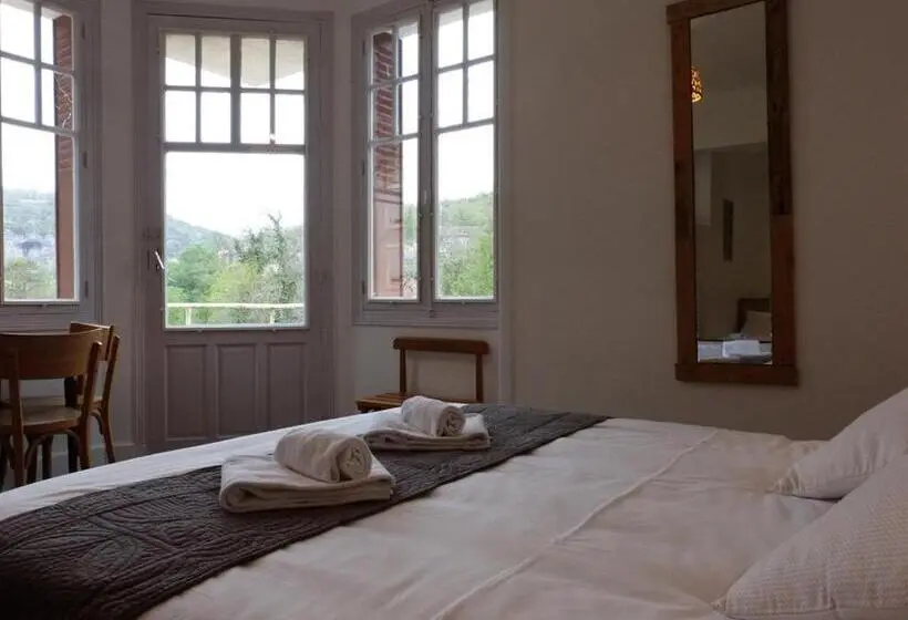 スーペリアの４人部屋, Hôtel Restaurant Des Grottes Du Pech Merle