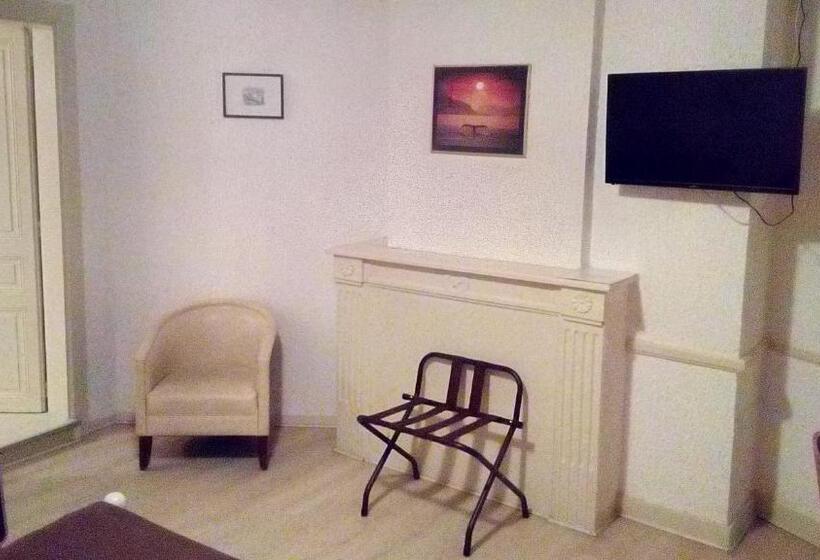 Номер Стандарт Трехместный, Hôtel Les Beaux Arts  Limoges Hypercentre