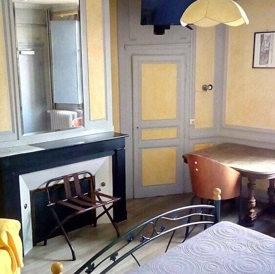 Номер Стандарт Трехместный, Hôtel Les Beaux Arts  Limoges Hypercentre