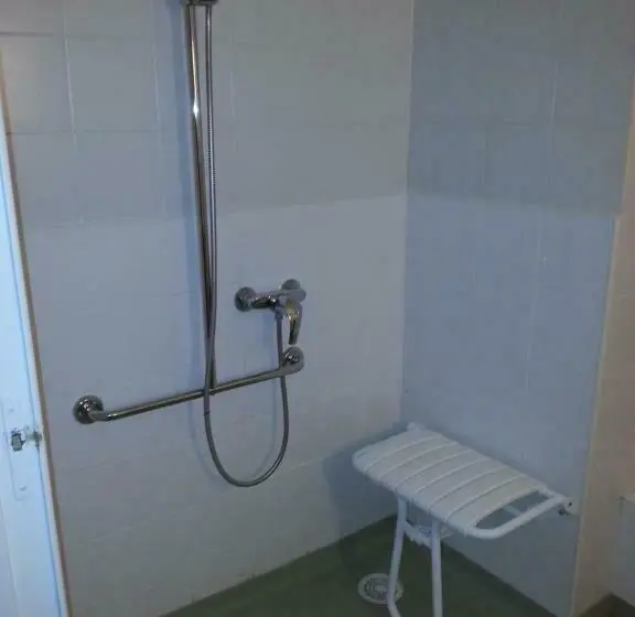 Standard Kolmen Hengen Huone, Hôtel Ibis Budget Nantes Ouest Atlantis Couëron