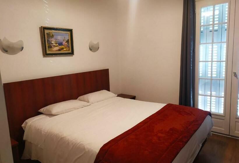 غرفة قياسية, Le Postillon