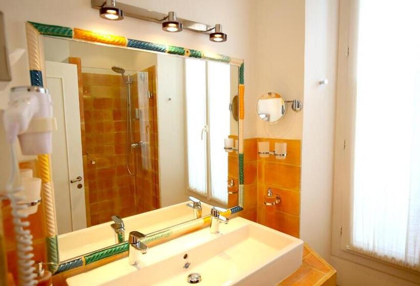 家庭海景房, Royal Bon Repos