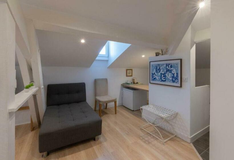 ペントハウスルーム, Castel Enchanté