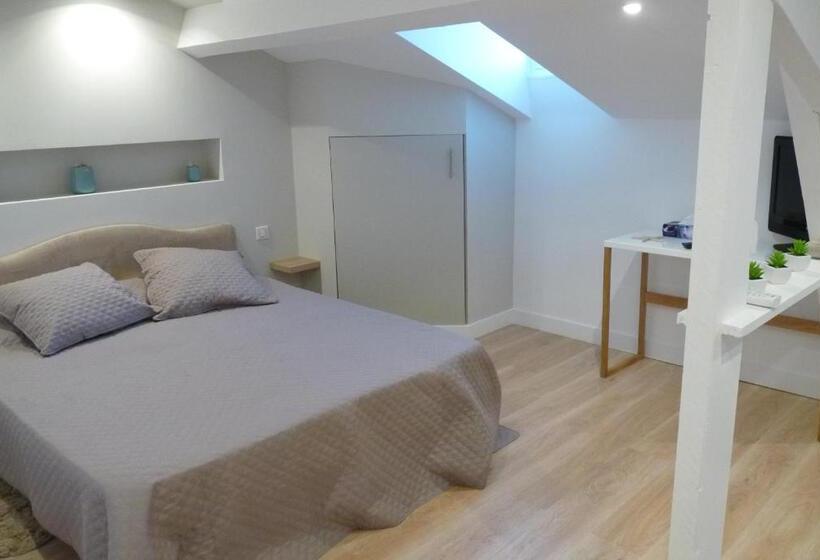 ペントハウスルーム, Castel Enchanté