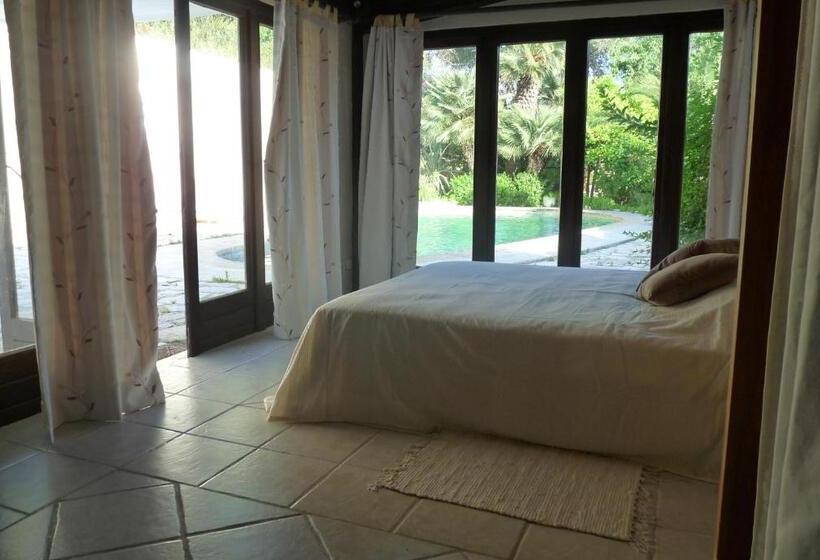 プールビュースタンダードルーム, Castel Enchanté