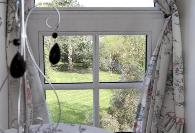 جناح سوبيريور, Château Du Bois De La Noe