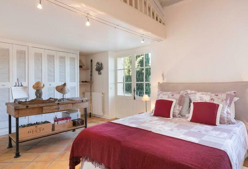 Номер Стандарт Вид на Бассейн, Château Verez