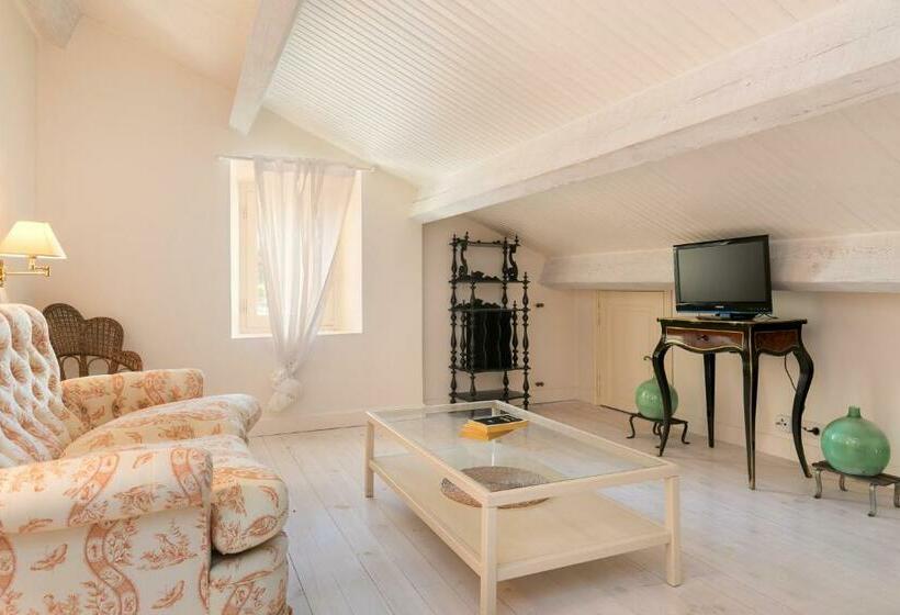 Номер Стандарт Вид на Бассейн, Château Verez