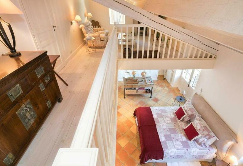 Номер Стандарт Вид на Бассейн, Château Verez