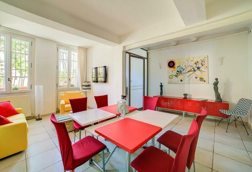 חדר בסיסי, Le Limas