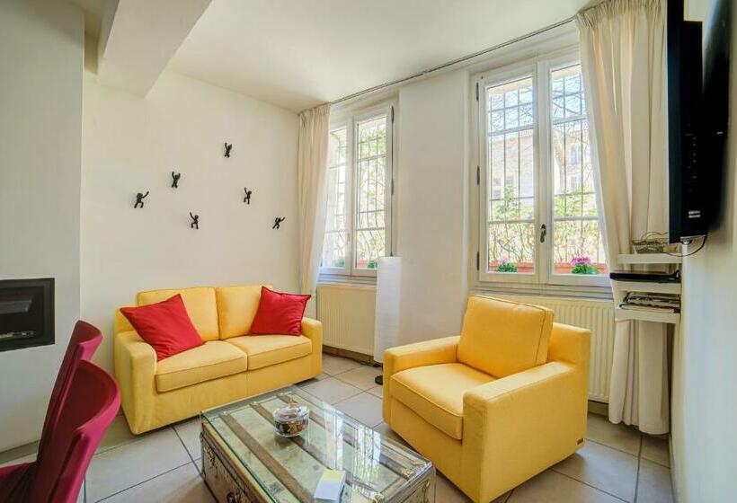 חדר בסיסי, Le Limas