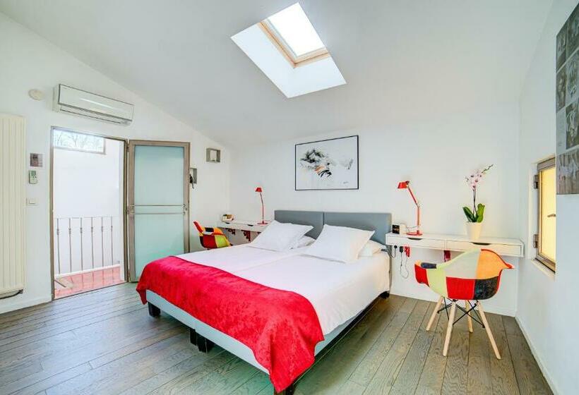 חדר בסיסי, Le Limas