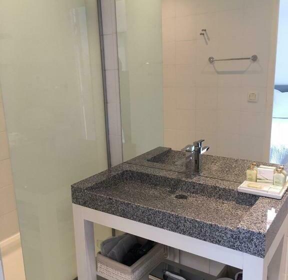 חדר בסיסי, Le Limas