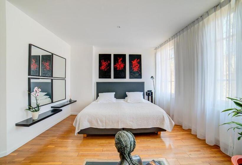 חדר דלוקס, Le Limas