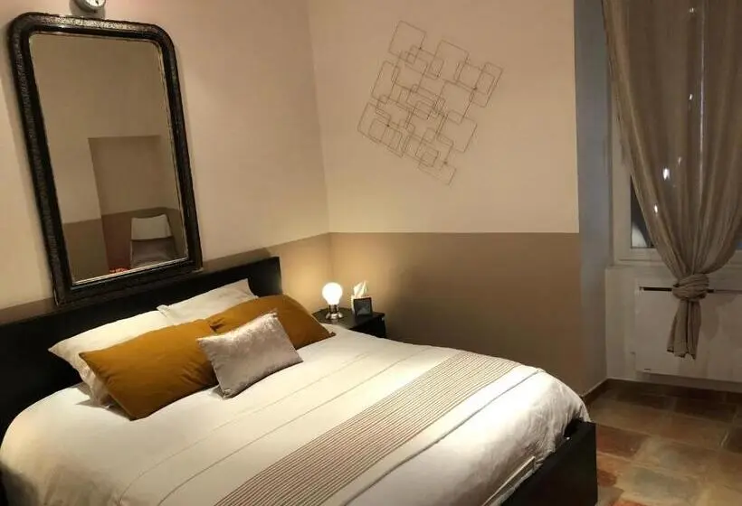 Basic-huone, Le Mas Des Loges Les Vans / Chambonas
