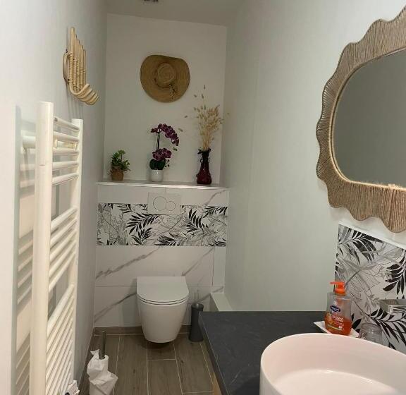 סטודיו אקזקיוטיב, Manoir De La Houlette