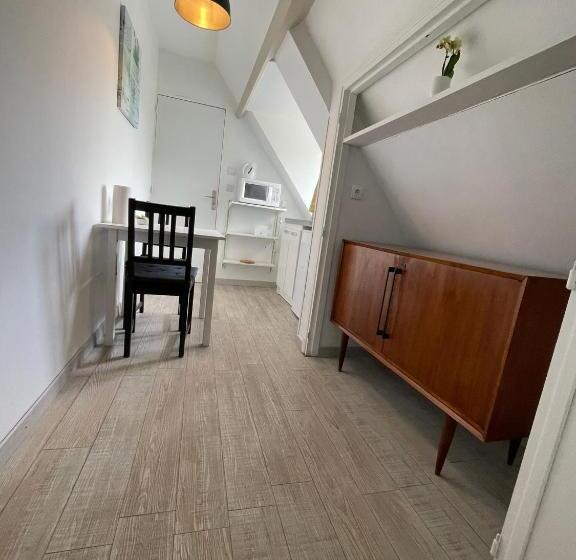 이그제큐티브 스튜디오, Manoir De La Houlette