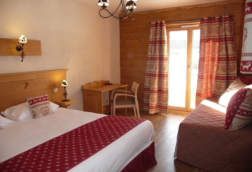 اتاق استاندارد سه نفره, Chalet Hôtel Le Beausoleil, The Originals Relais